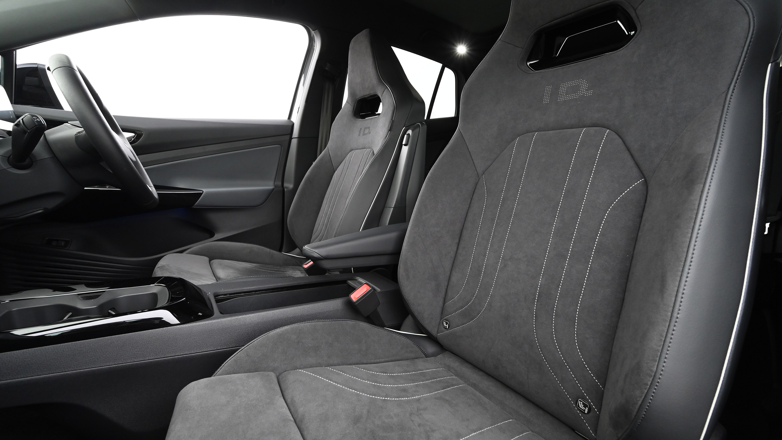 Volkswagen ID.5 Pro Black Edition - front seats