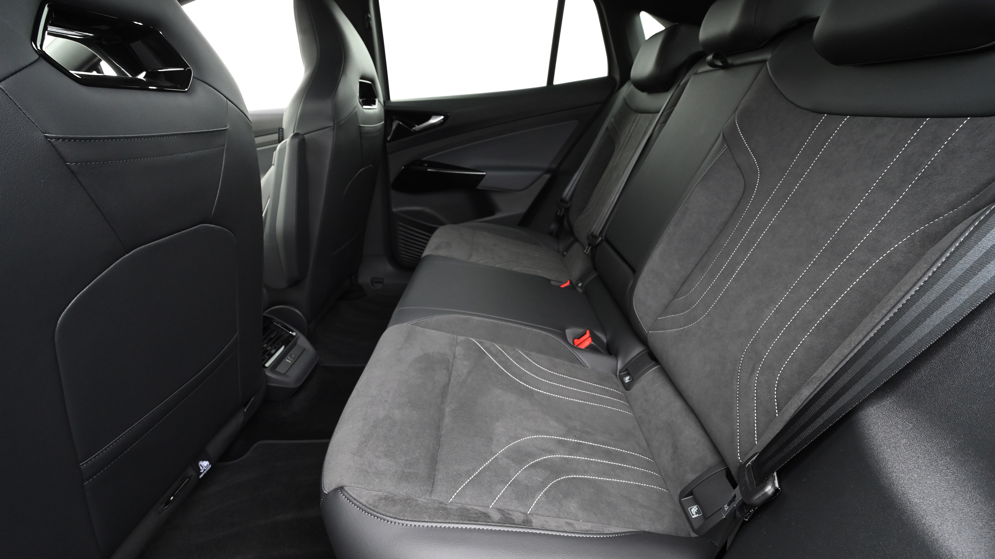 Volkswagen ID.5 Pro Black Edition - rear seats