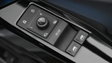 Volkswagen ID.5 Pro Black Edition - window controls
