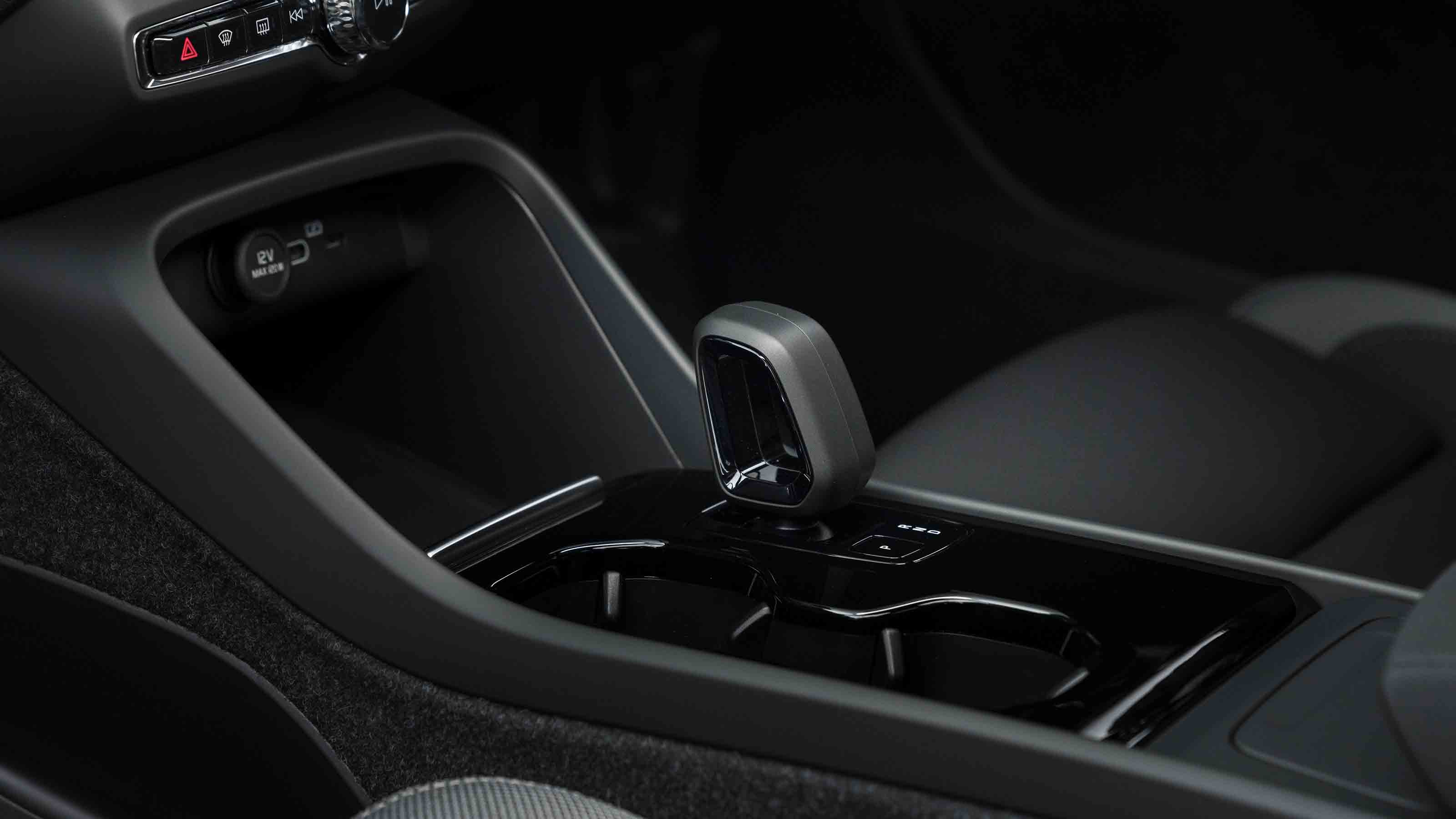 Volvo EC40 - gear lever