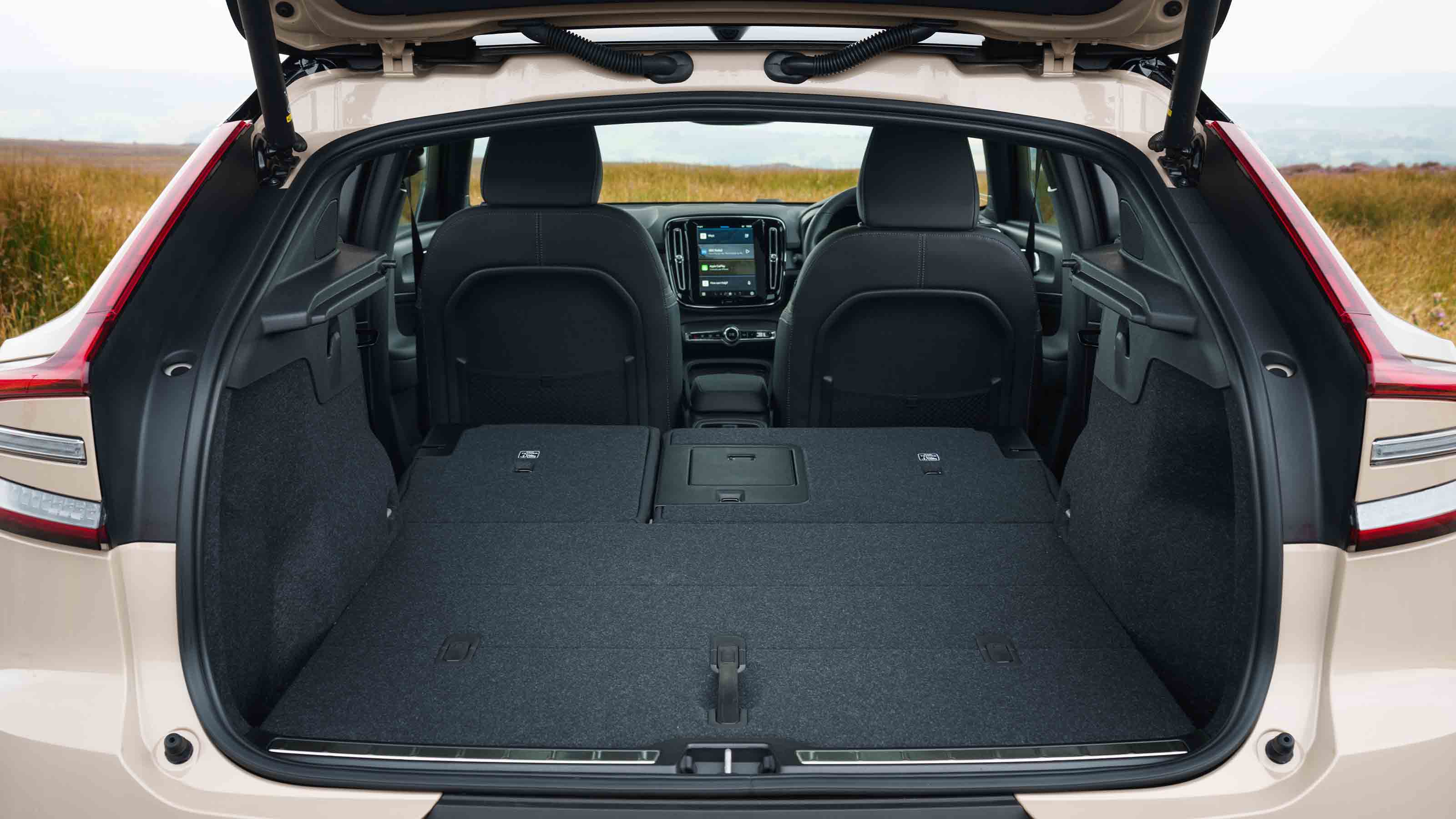 Volvo EC40 - boot, seats folded