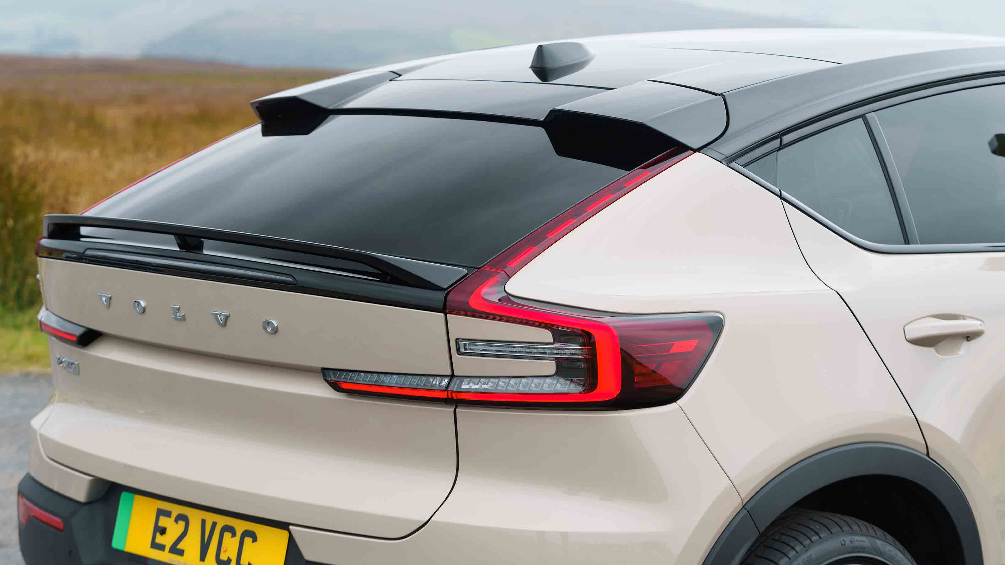 Volvo EC40 - spoiler