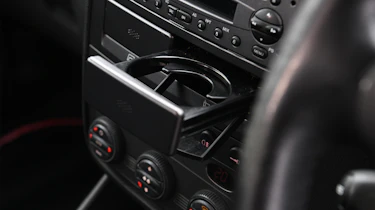 Alfa Romeo 147 GTA - cup holder
