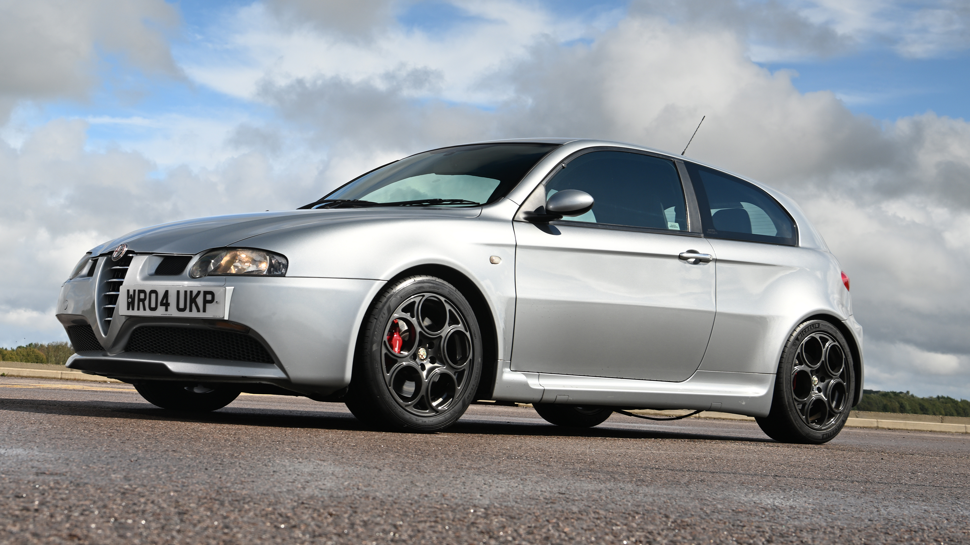 Alfa Romeo 147 GTA - front angled