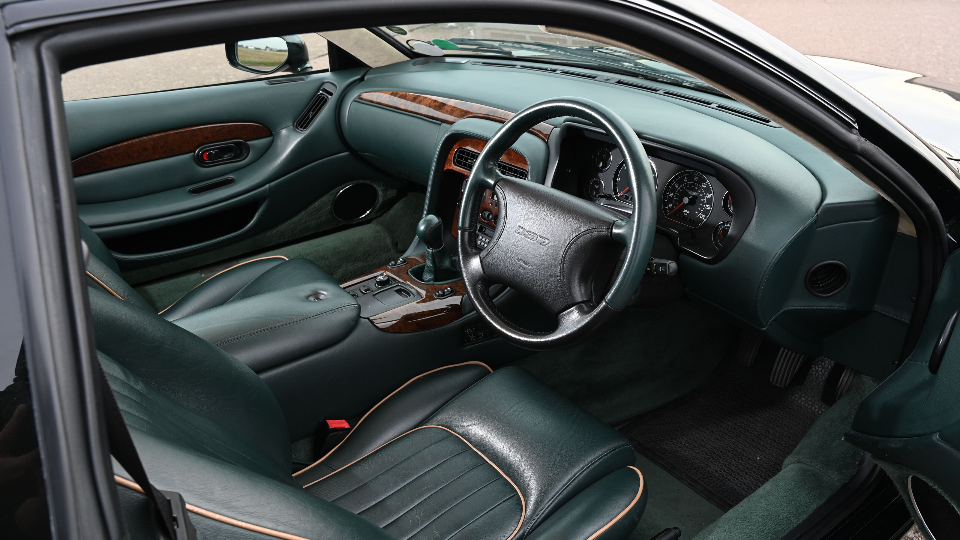 Aston Martin DB7 - interior 