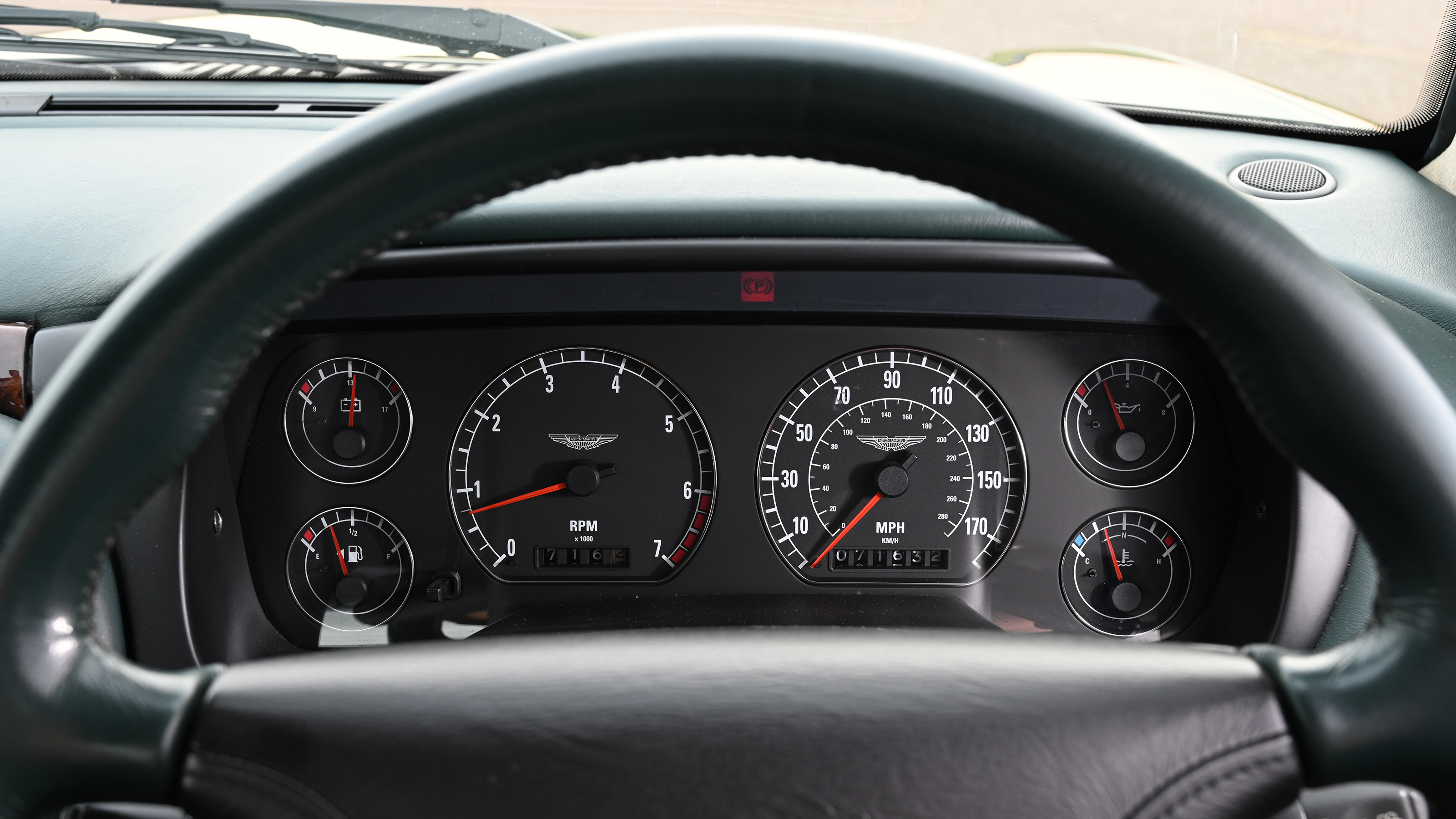 Aston Martin DB7 - dials 