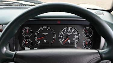 Aston Martin DB7 - dials