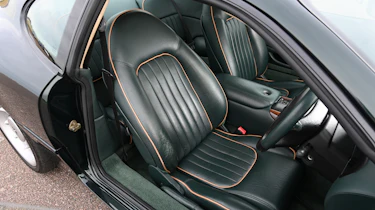 Aston Martin DB7 - front interior