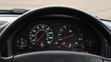 BMW M5 - dials