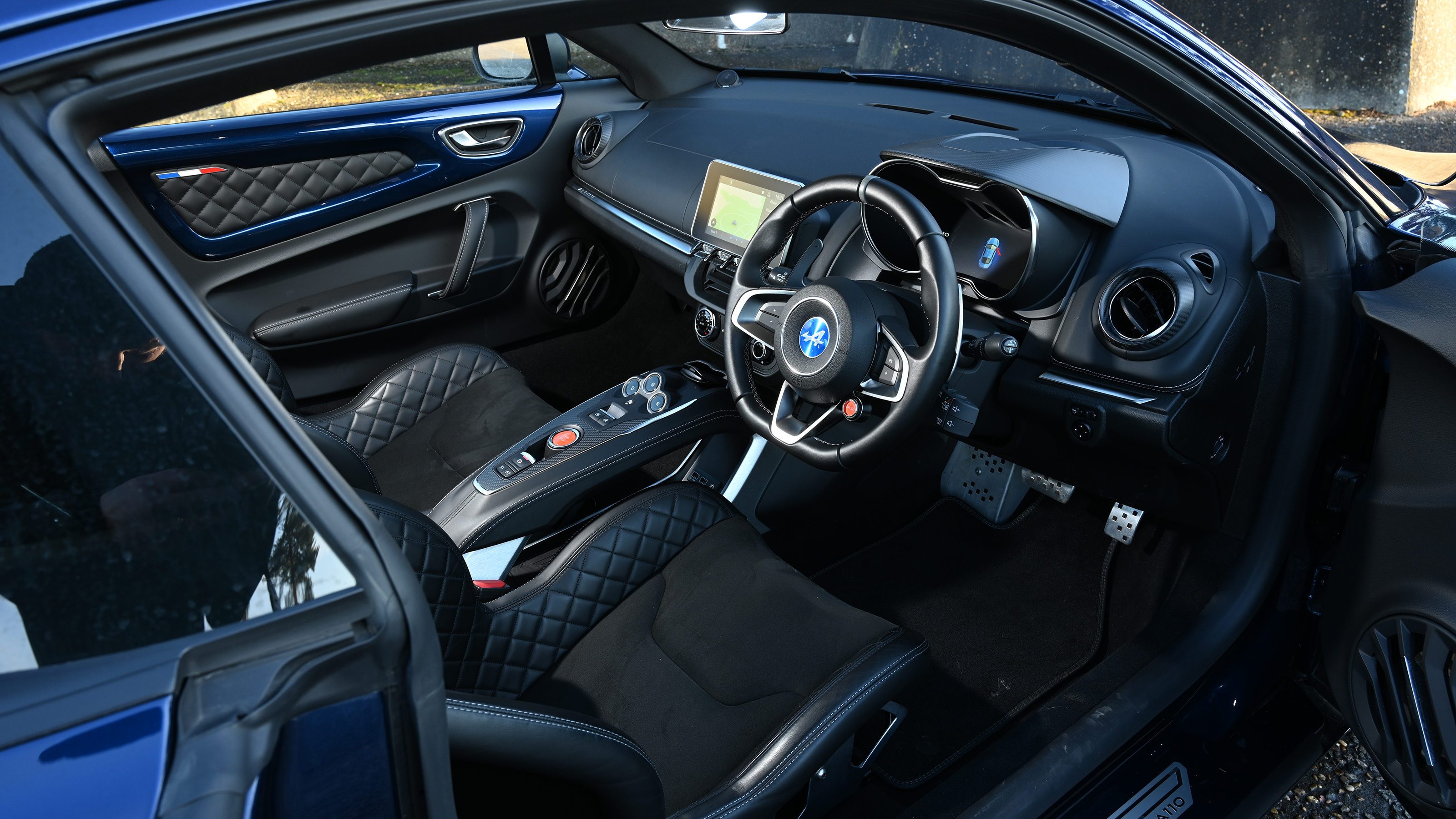 Alpine A110 - interior
