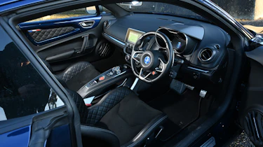 Alpine A110 - interior