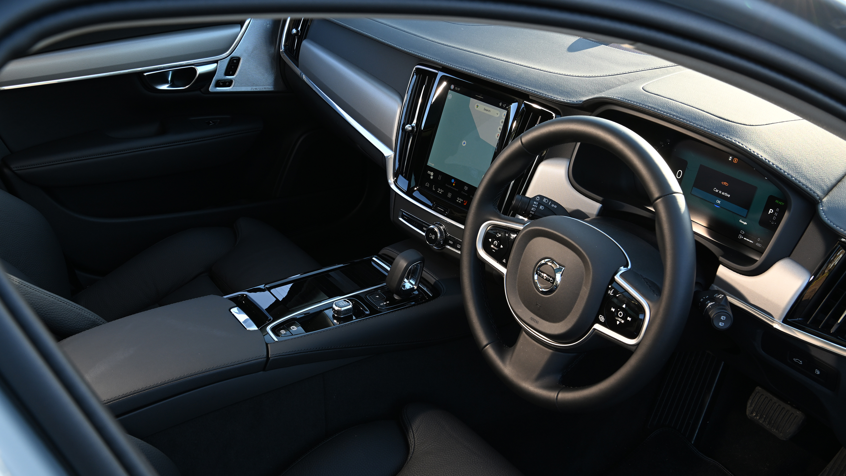 Volvo V90 - interior