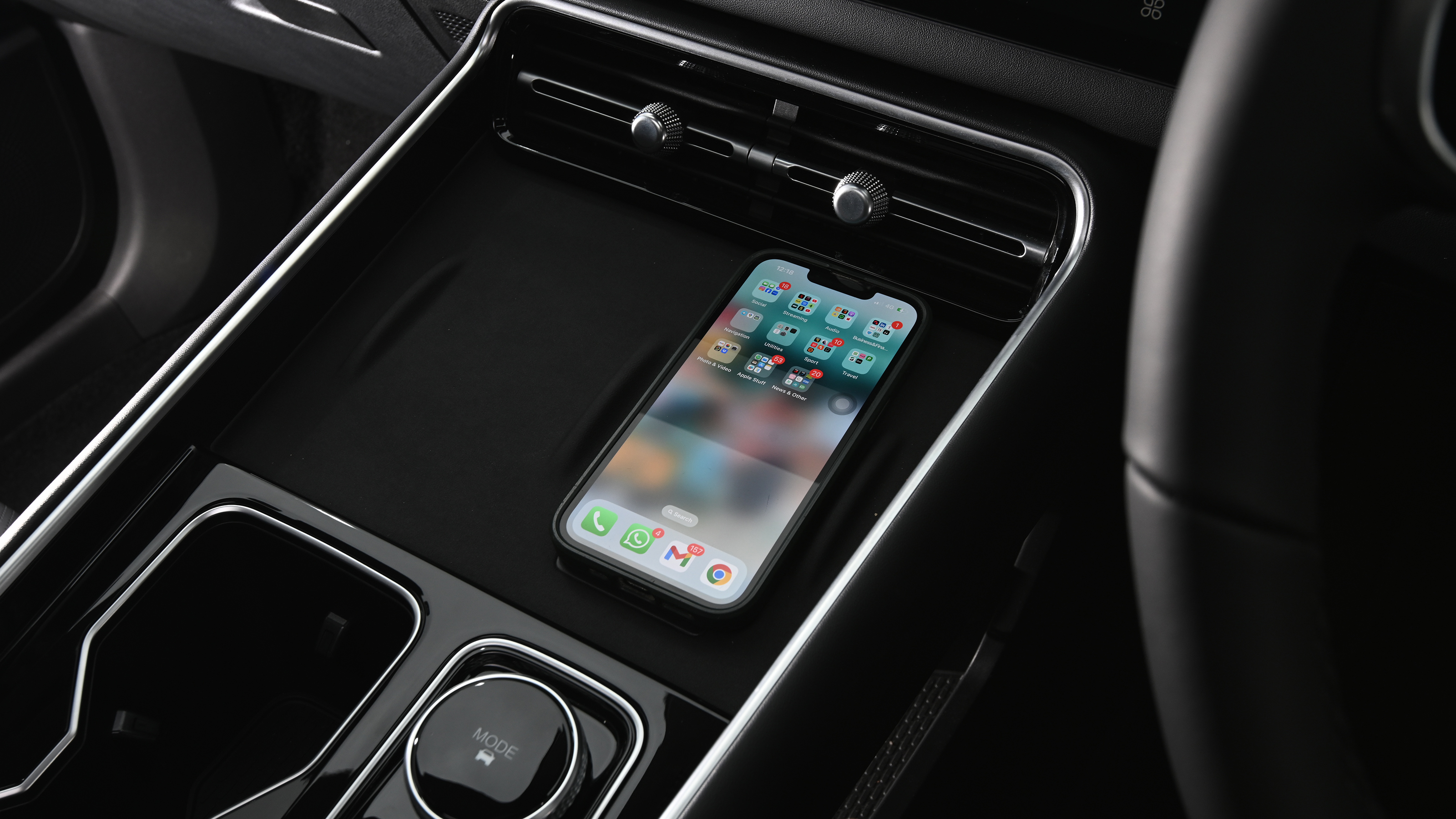 New Chery Tiggo 9 2025 UK review charging mat