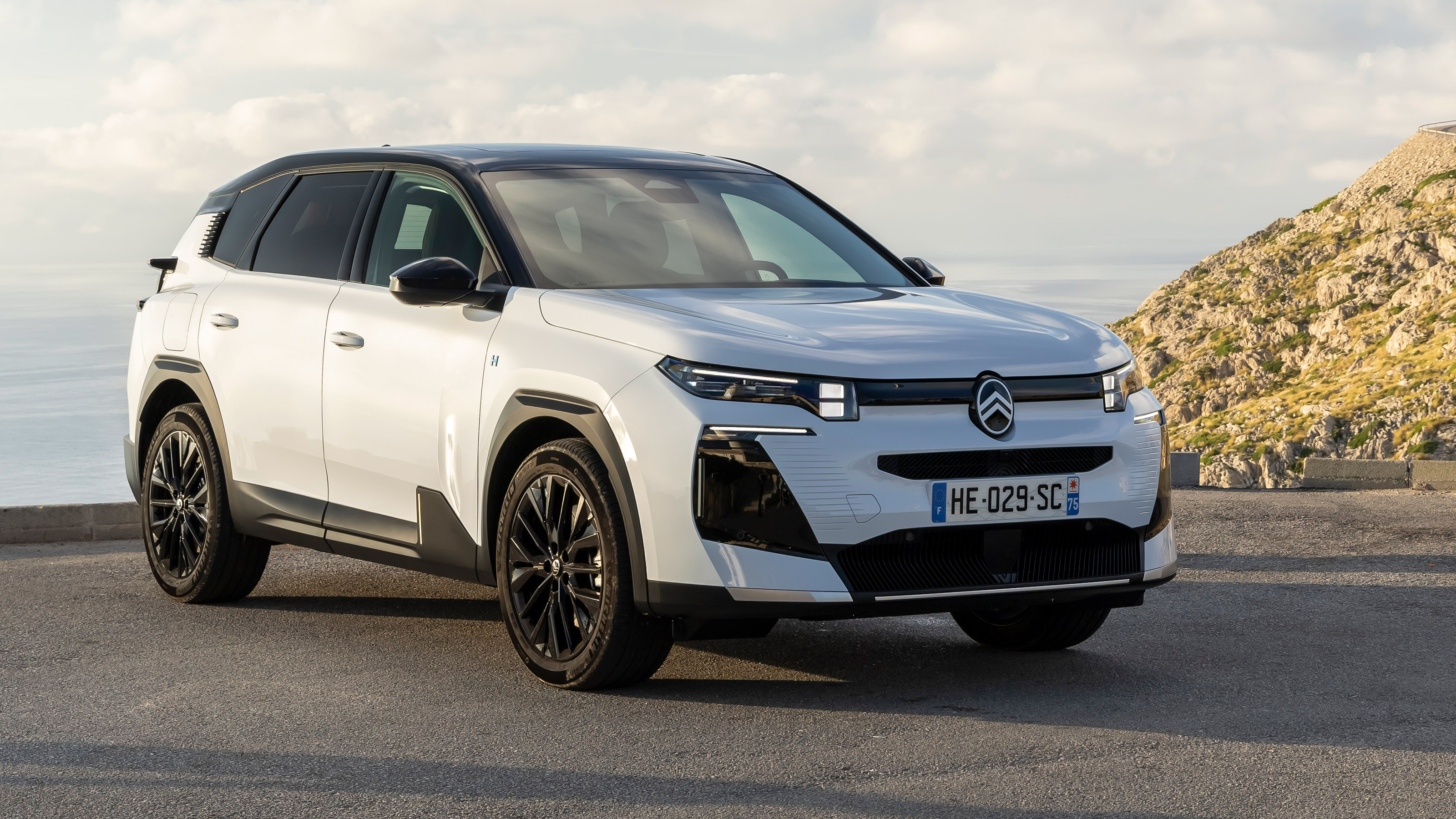 Citroen C5 Aircross You Hybrid 145 - front static