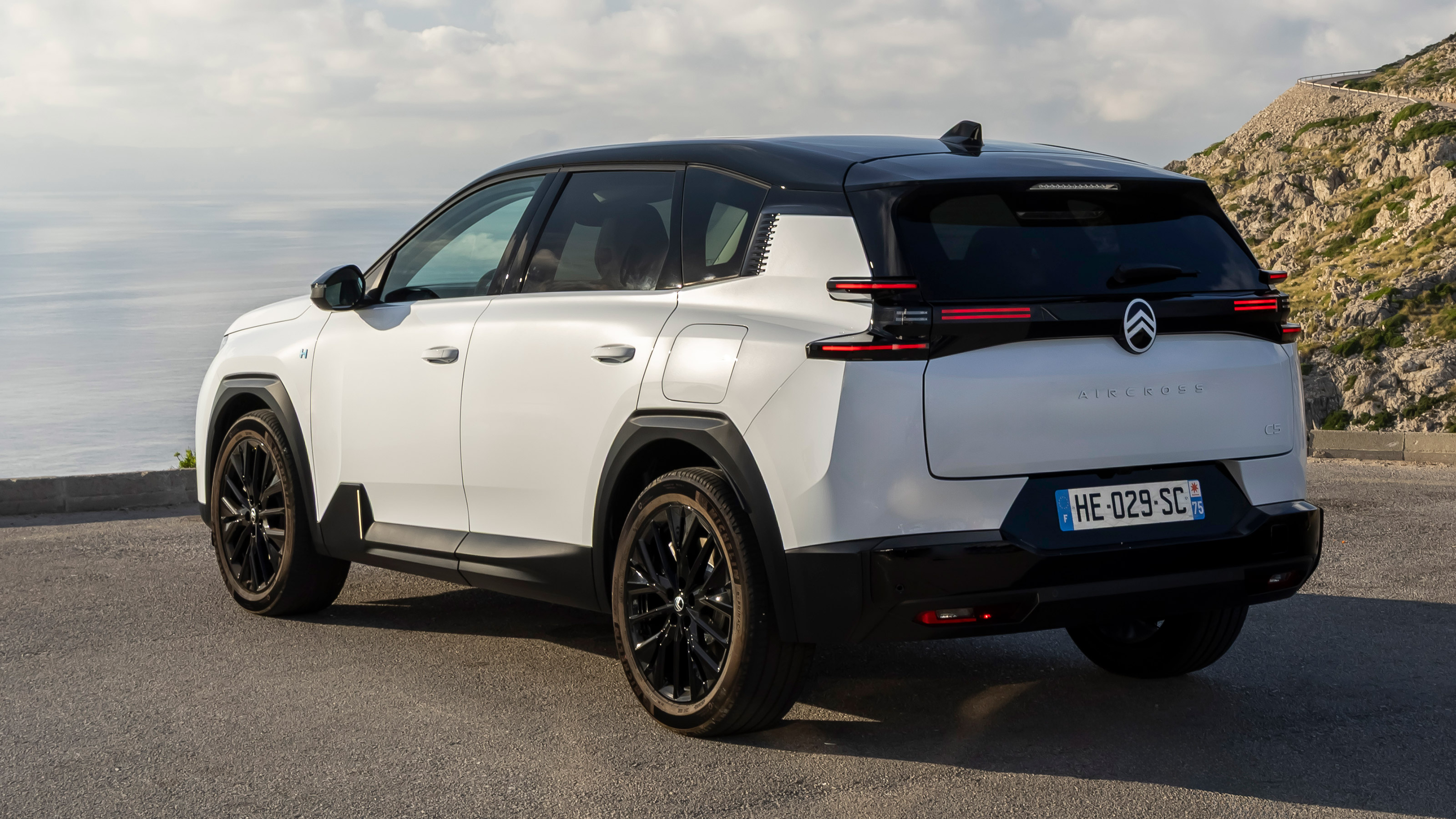 Citroen C5 Aircross You Hybrid 145 - rear static