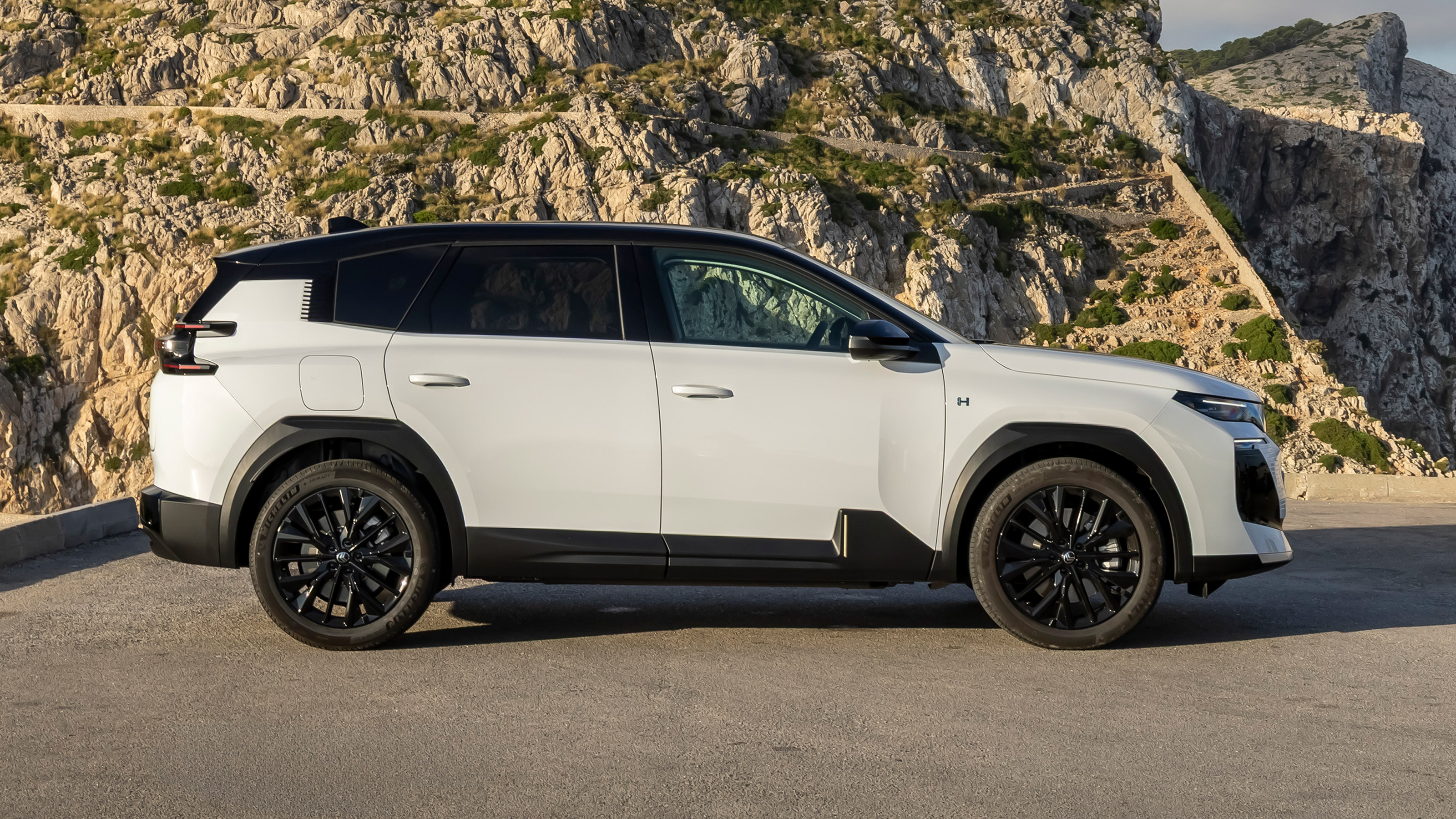 Citroen C5 Aircross You Hybrid 145 - side static