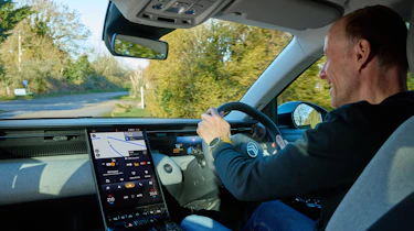 Phil McNamara driving the Citroen C5 Aircross You Hybrid 145
