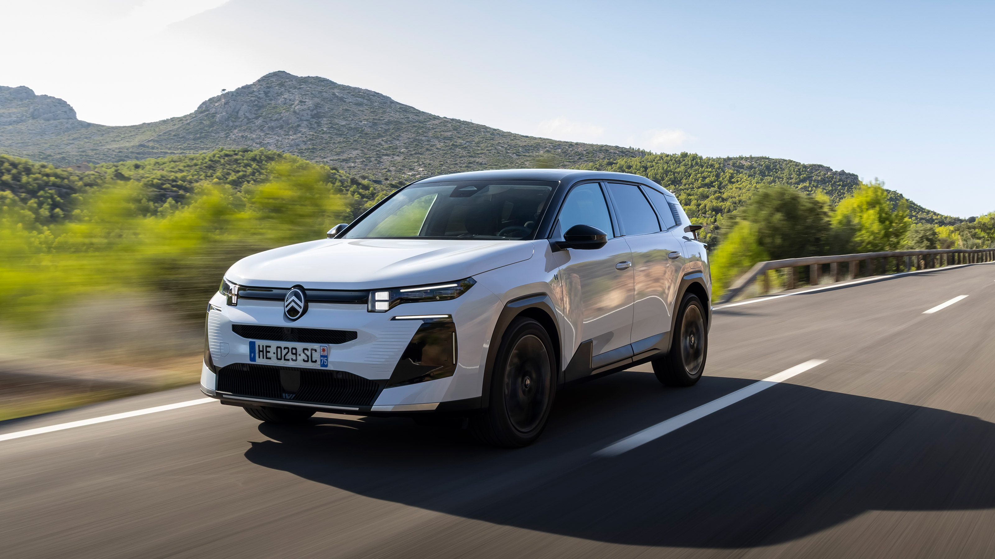 Citroen C5 Aircross You Hybrid 145 - front action