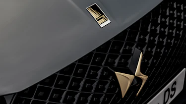 DS 3 Performance line - front badge and grill
