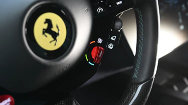 Ferrari Amalfi - drive mode switch