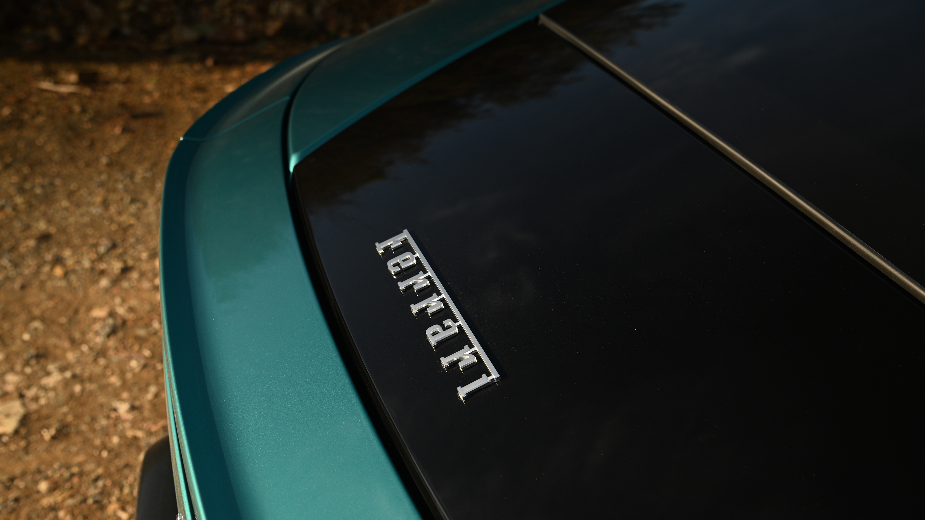 Ferrari Amalfi - tailgate badge
