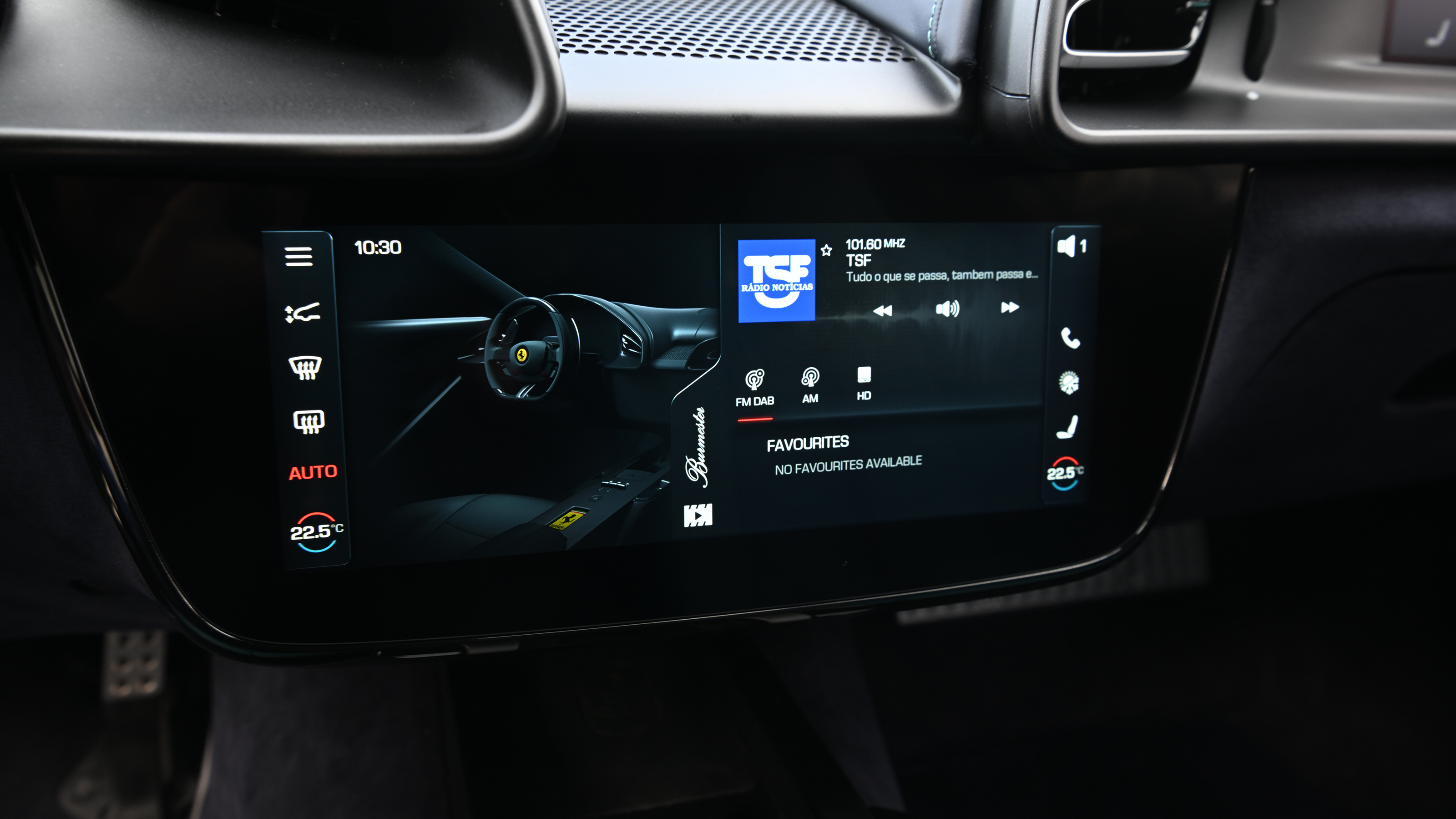 Ferrari Amalfi - infotainment screen