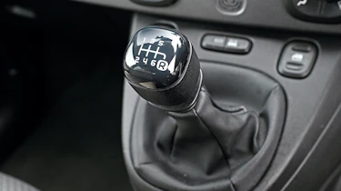 Fiat Panda Mk4 - gear stick