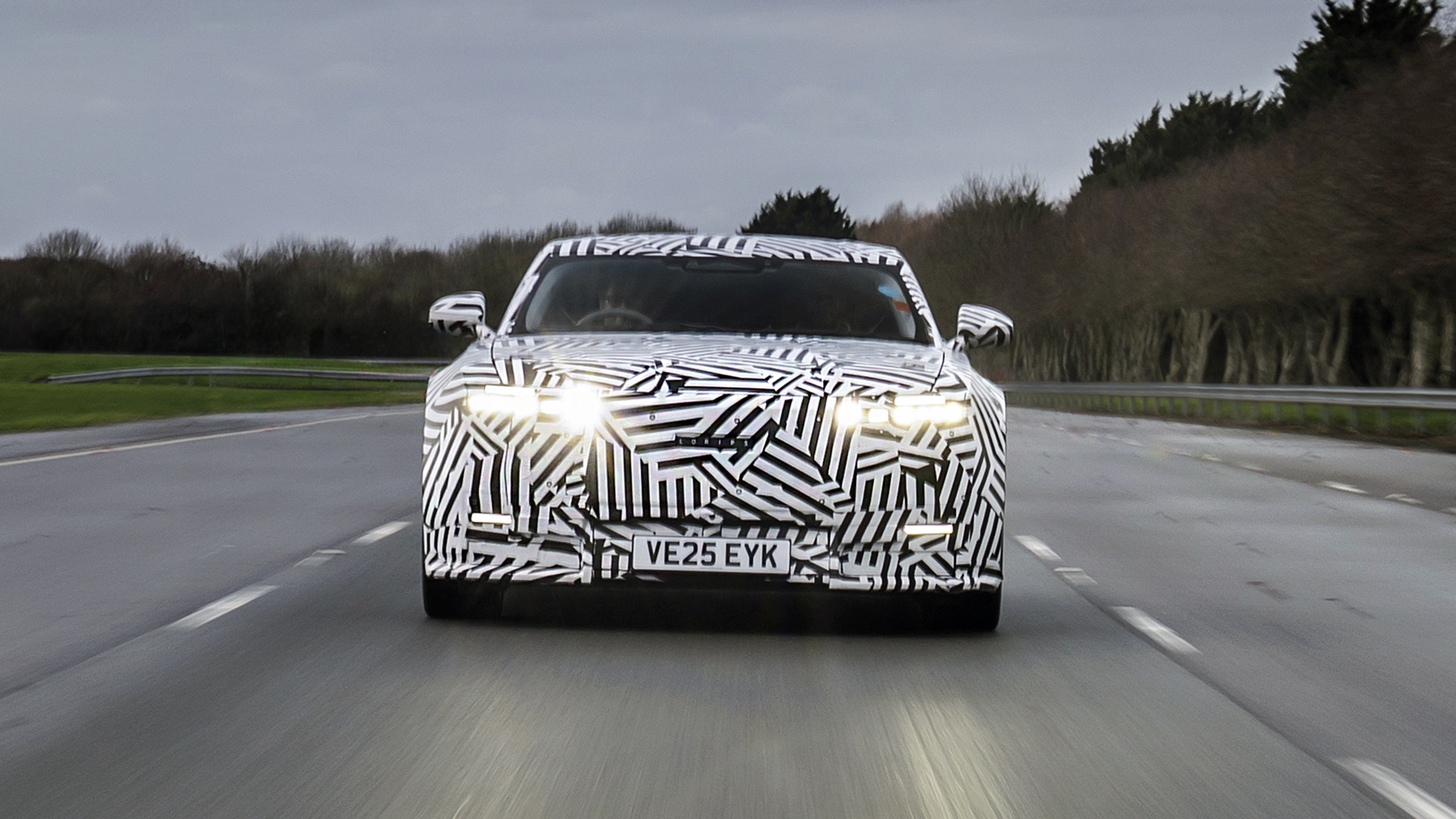 Jaguar GT 2025 - front 