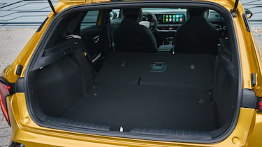 Kia K4 2025 - boot seats down