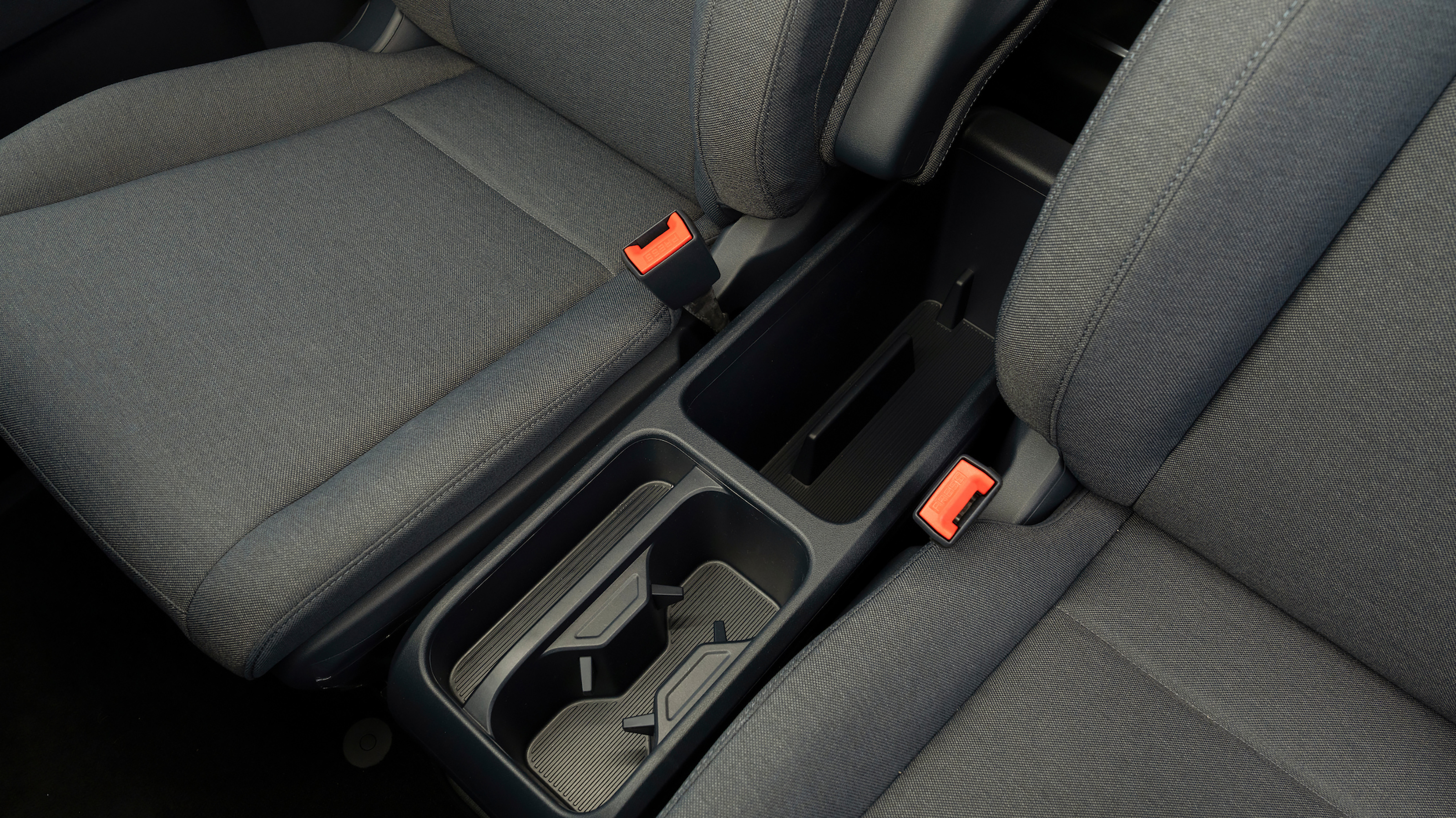 Kia PV5 Cargo - between-seat storage