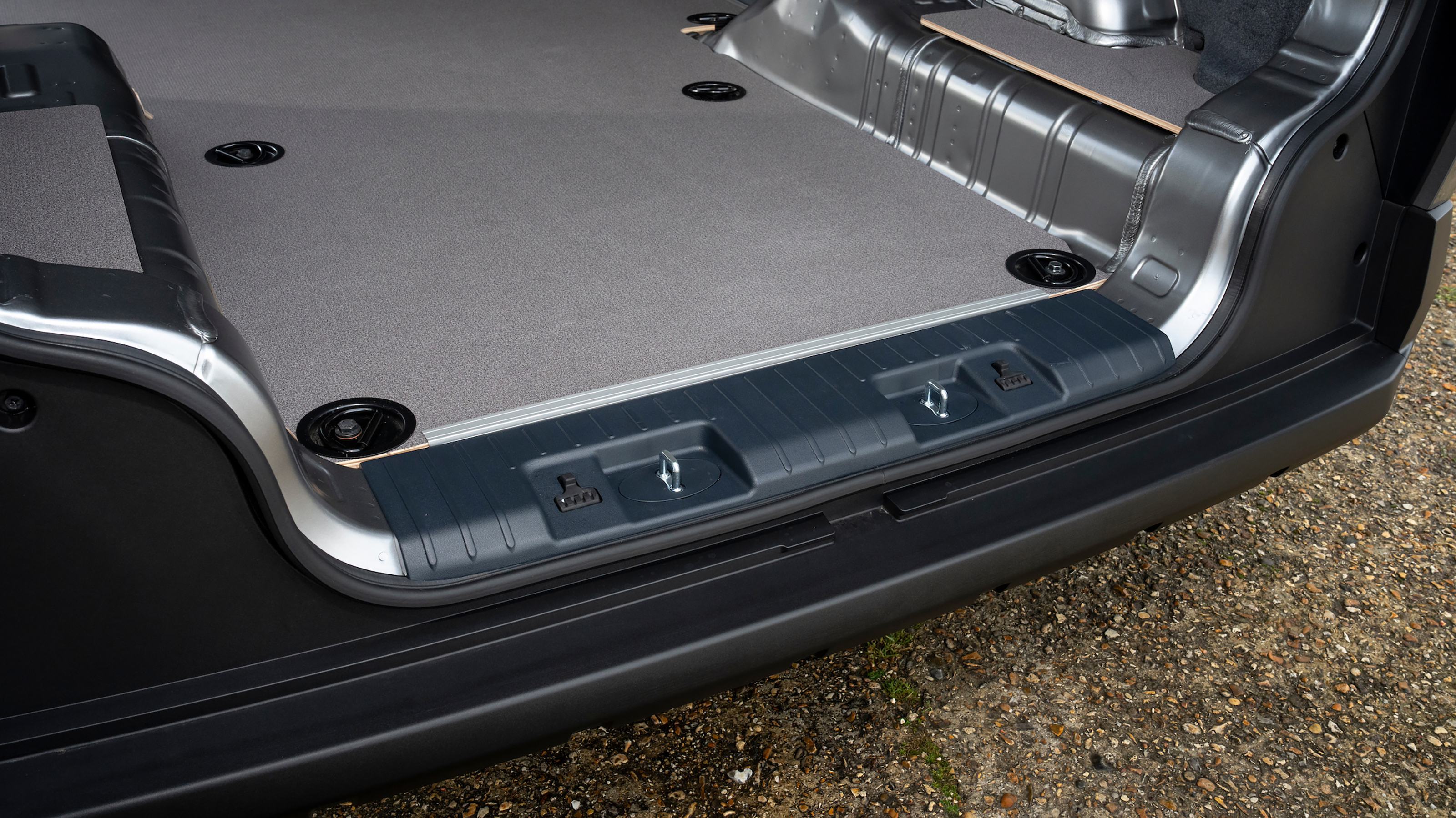 Kia PV5 Cargo - loading lip