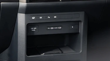 Kia PV5 Cargo - centre console