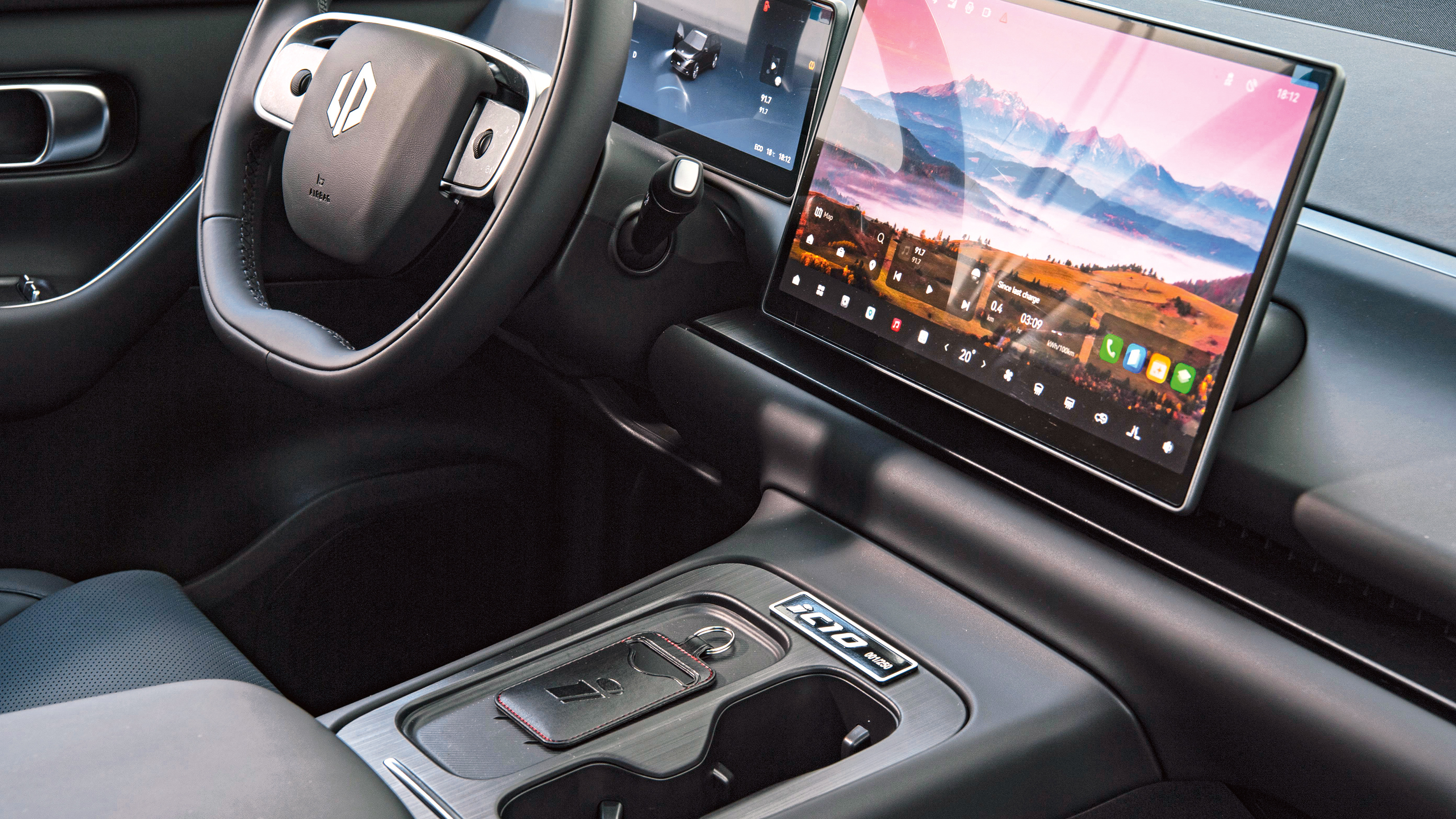 Leapmotor i C10 Irmscher - infotainment screen and centre console
