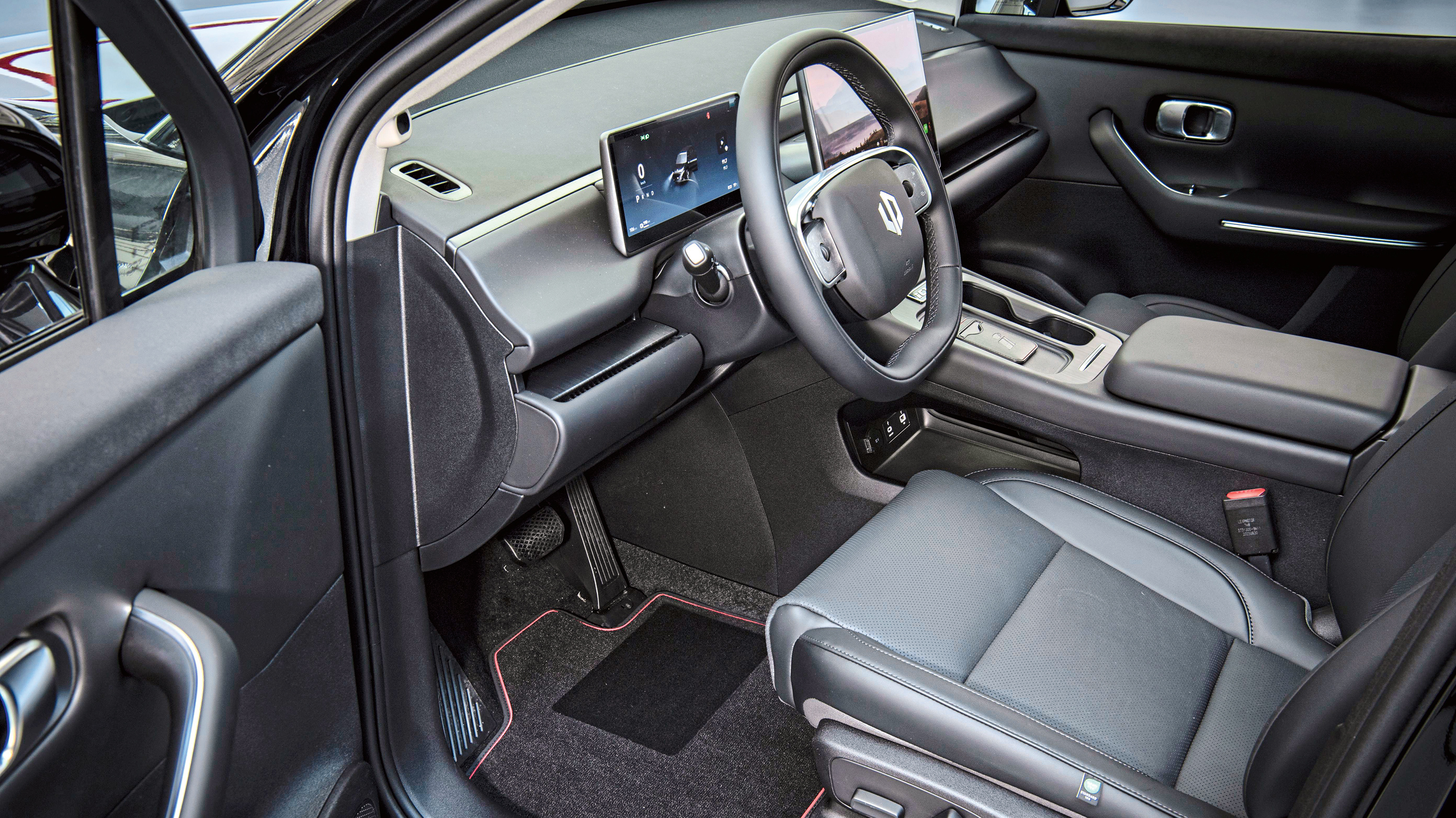 Leapmotor i C10 Irmscher - interior