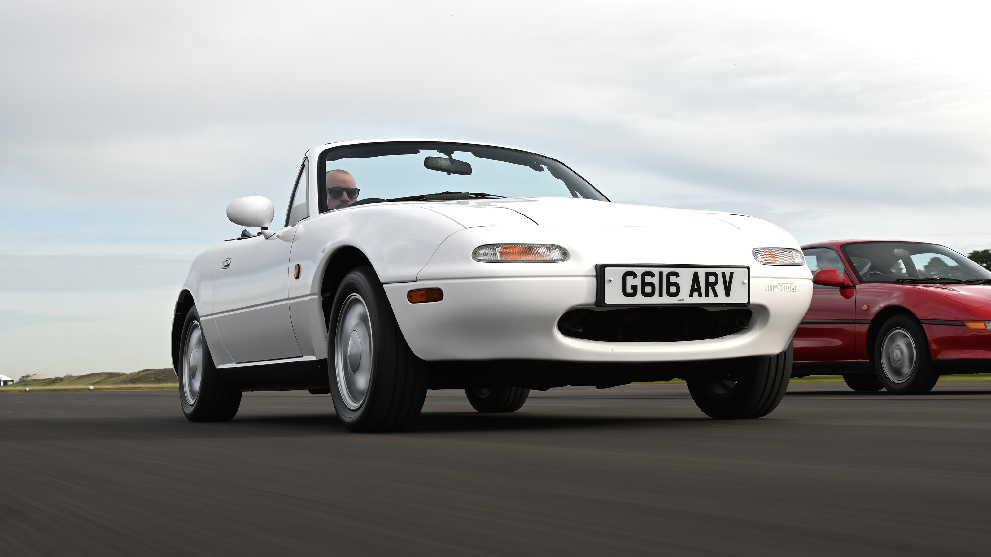 Mazda MX-5 NA - front tracking 