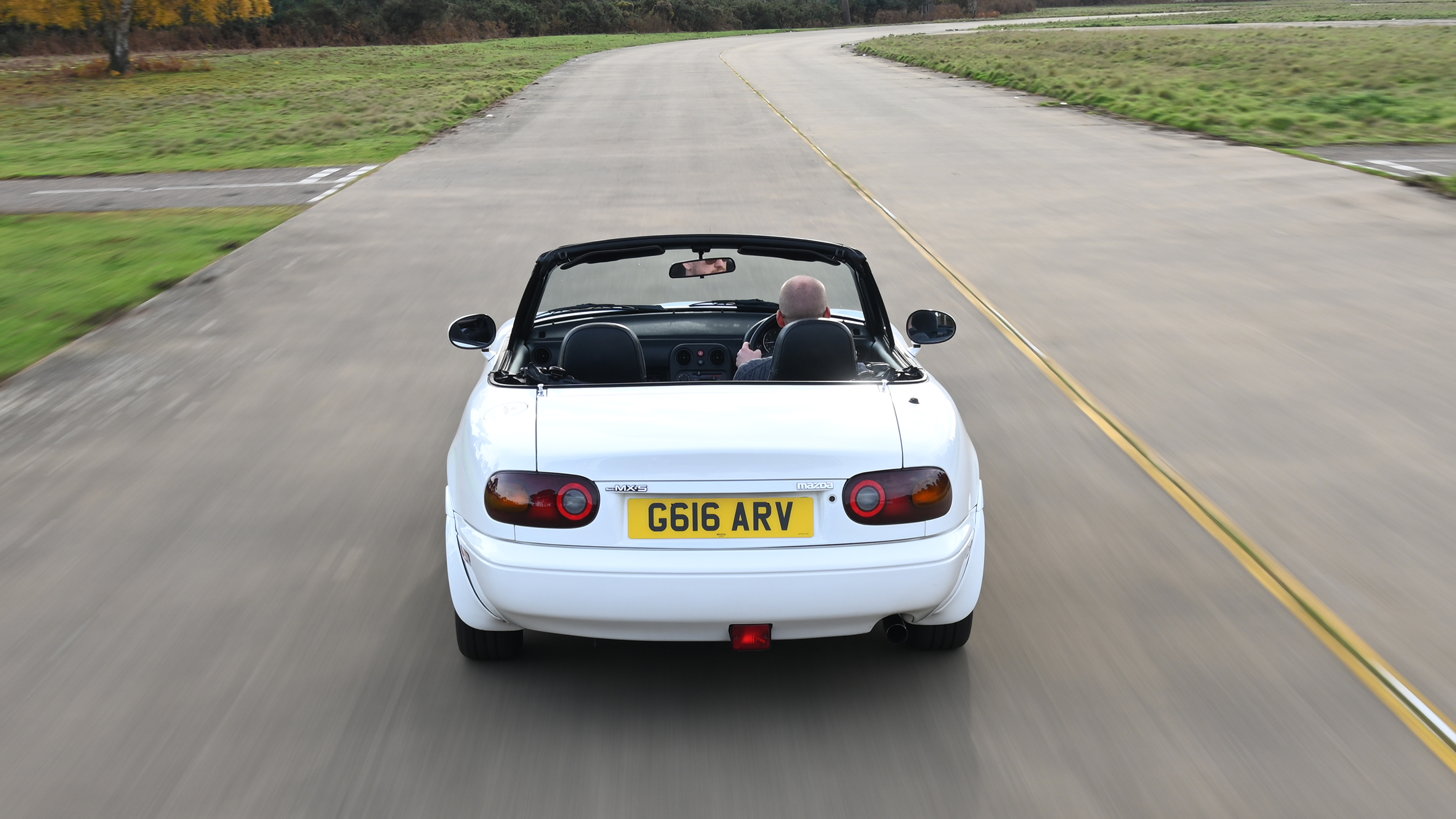 Mazda MX-5 NA - rear tracking 
