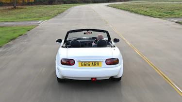 Mazda MX-5 NA - rear tracking