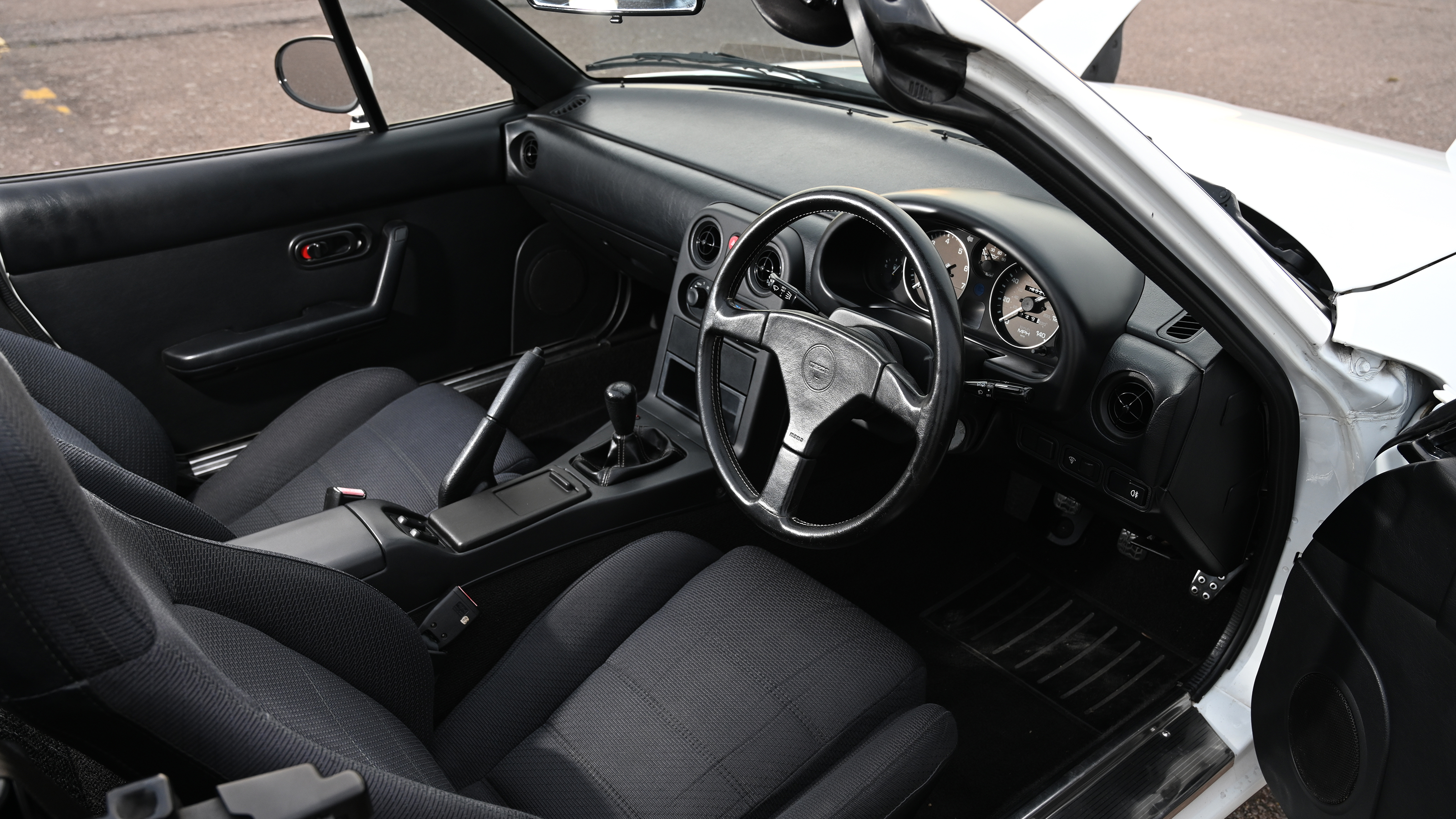 Mazda MX-5 NA - interior 