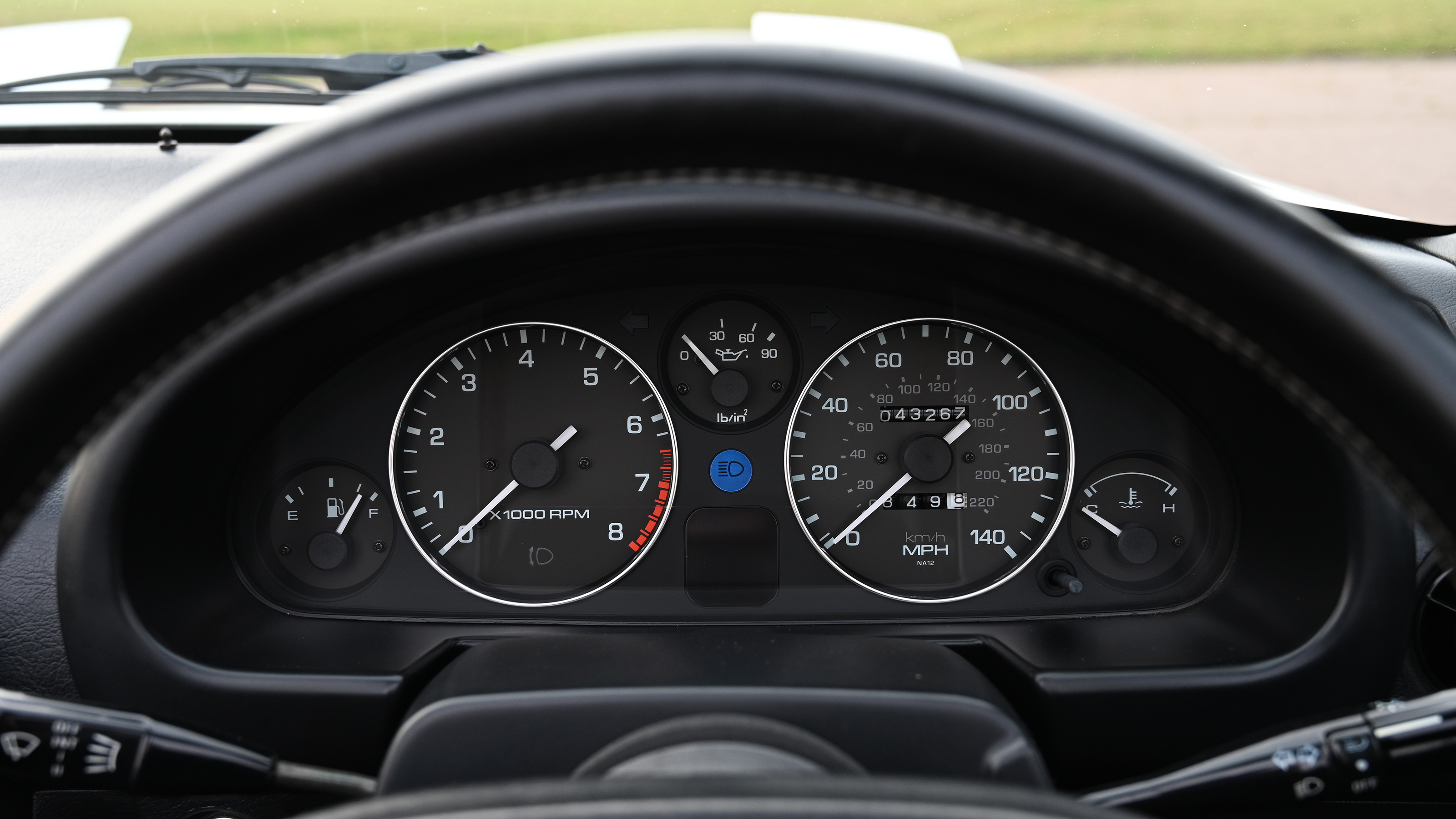 Mazda MX-5 NA - dials 
