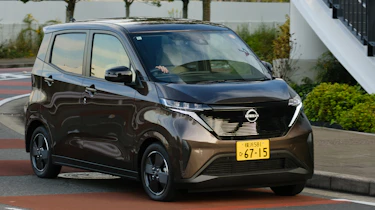 Nissan Sakura - front cornering