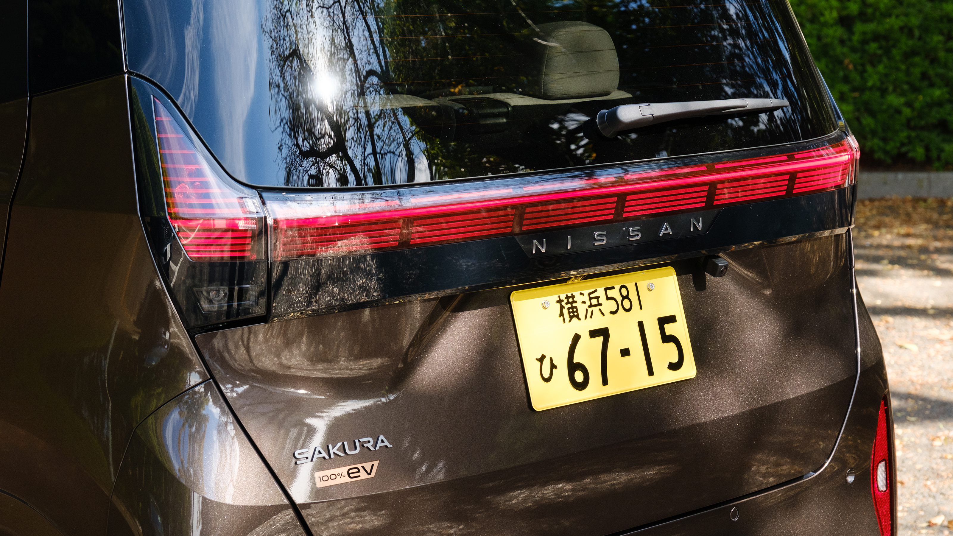 Nissan Sakura - rear tail light 