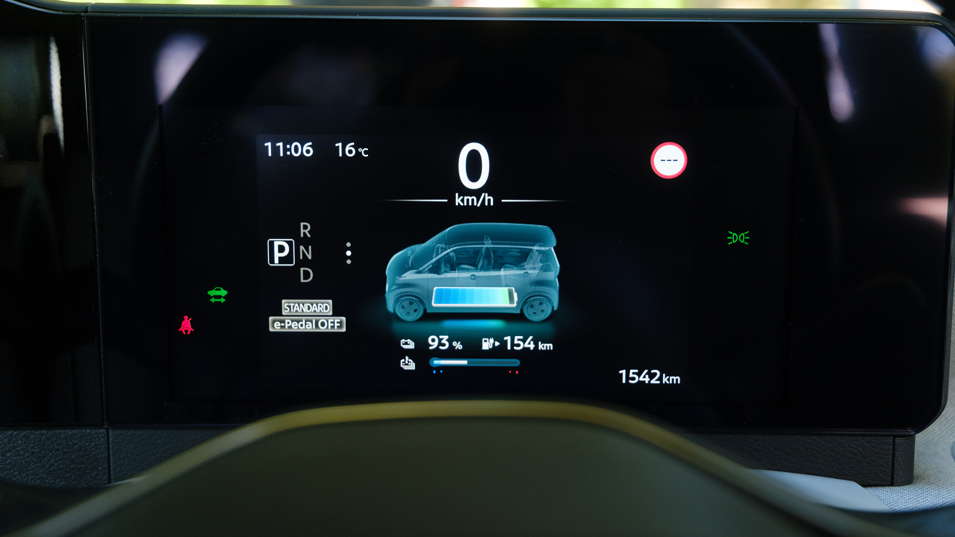 Nissan Sakura - digital dashboard 