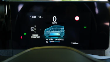 Nissan Sakura - digital dashboard