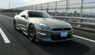 Nissan GT-R T-Spec - front tracking