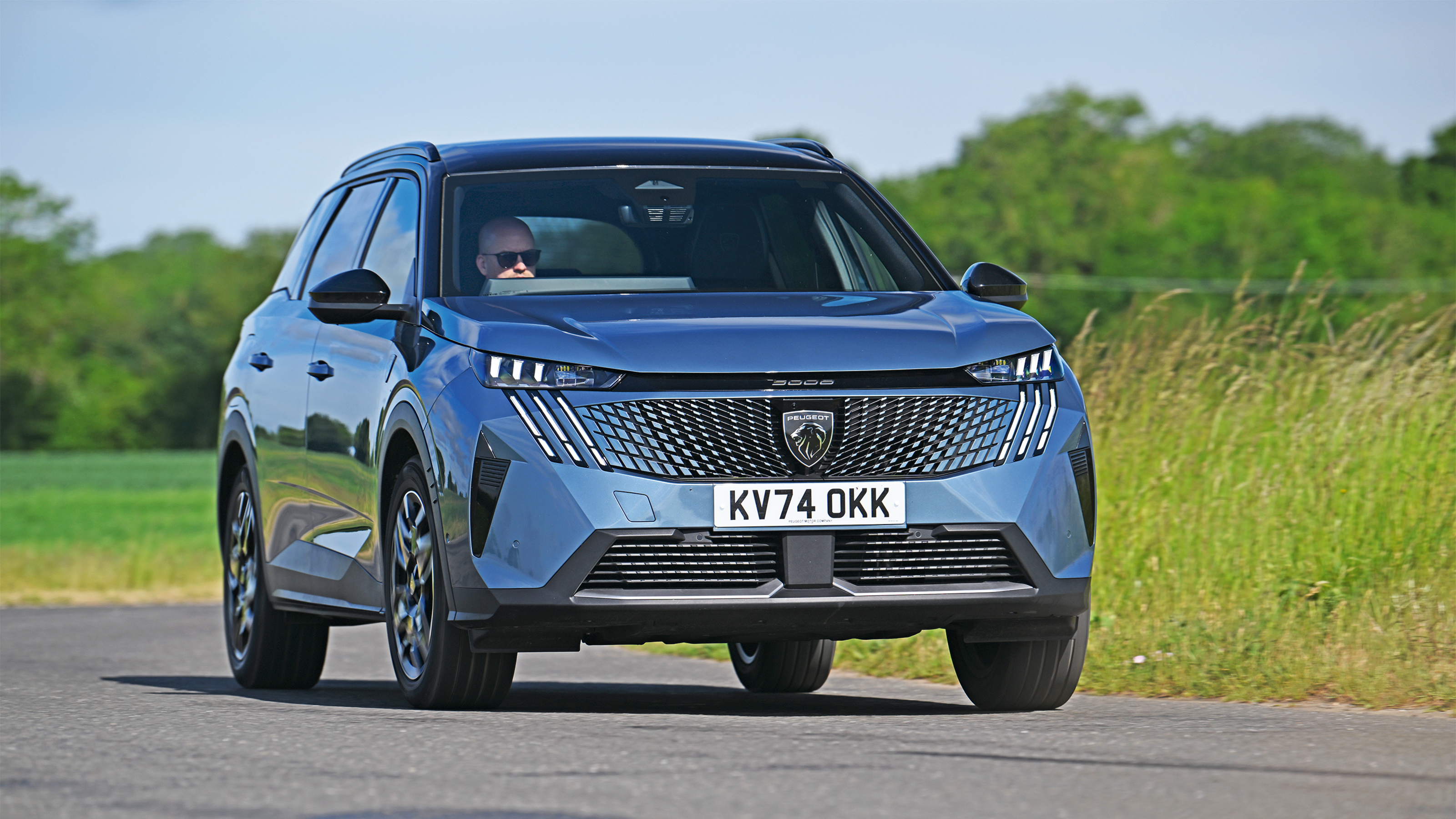 Peugeot 5008 Hybrid GT - cornering