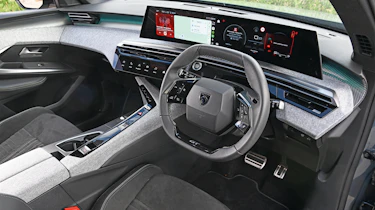 Peugeot 5008 Hybrid GT - interior