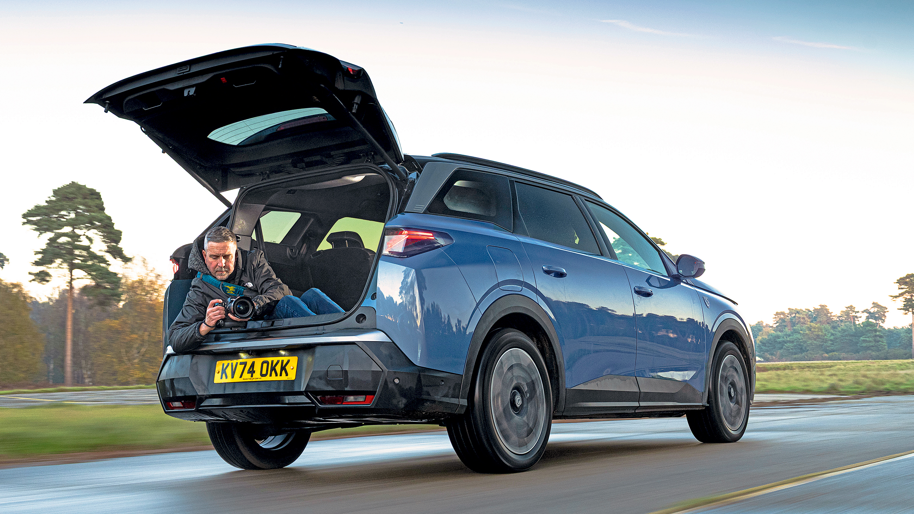 Peugeot 5008 Hybrid GT - photos out the back