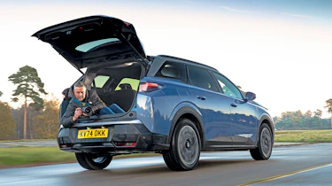 Peugeot 5008 Hybrid GT - photos out the back