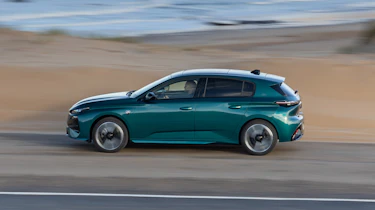 Peugeot E-308 facelift - side