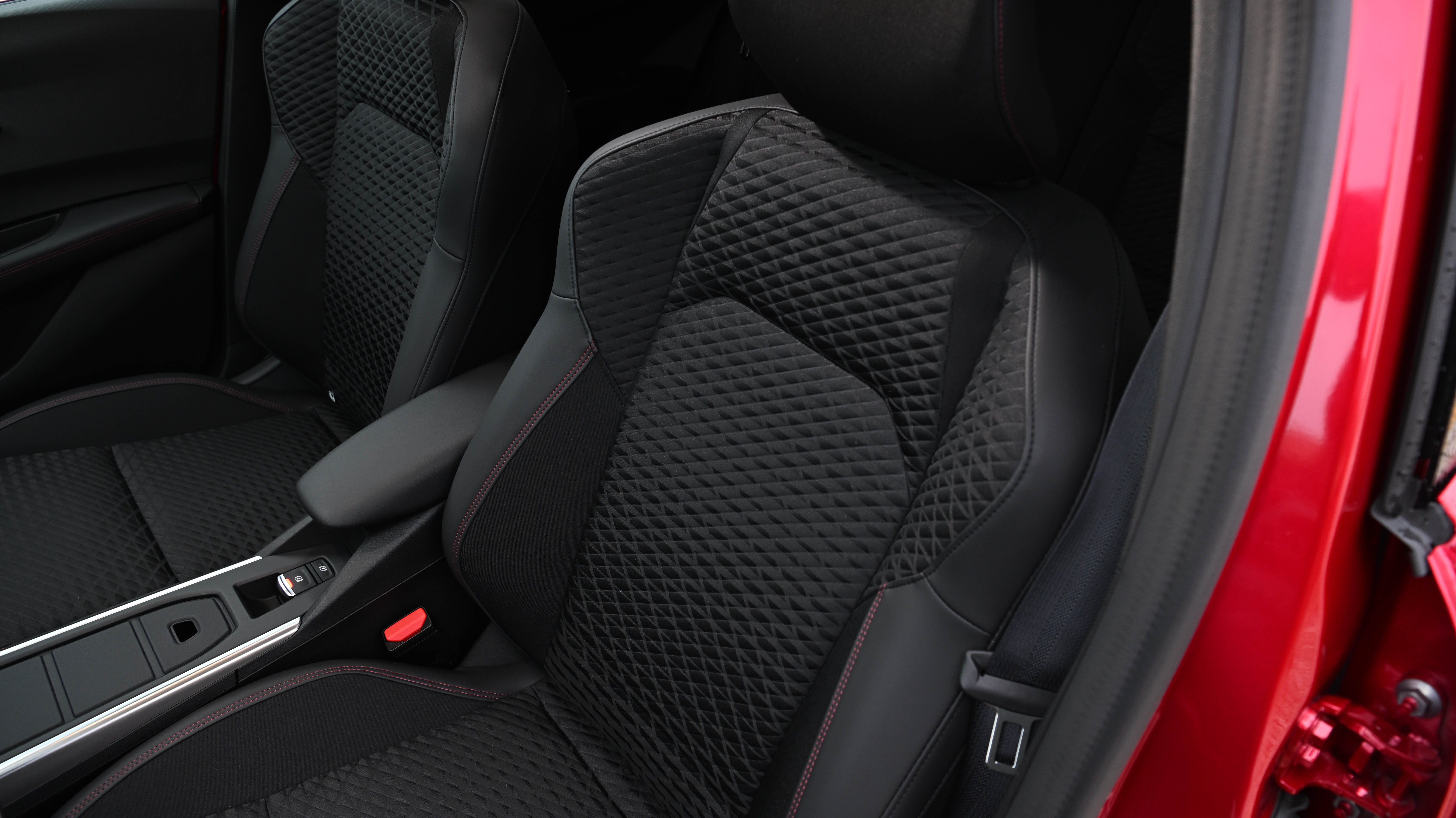 Renault Clio Hybrid E-Tech - seats